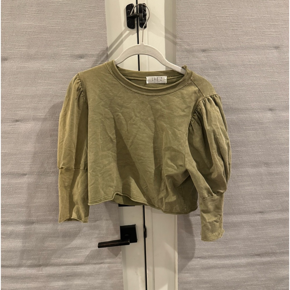 Women’s Cropped Green Shirt